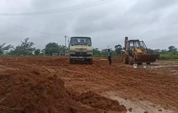 Road Conditions Deteriorate, Travelers Face Hardship Road Conditions Deteriorate, Travelers Face Hardship